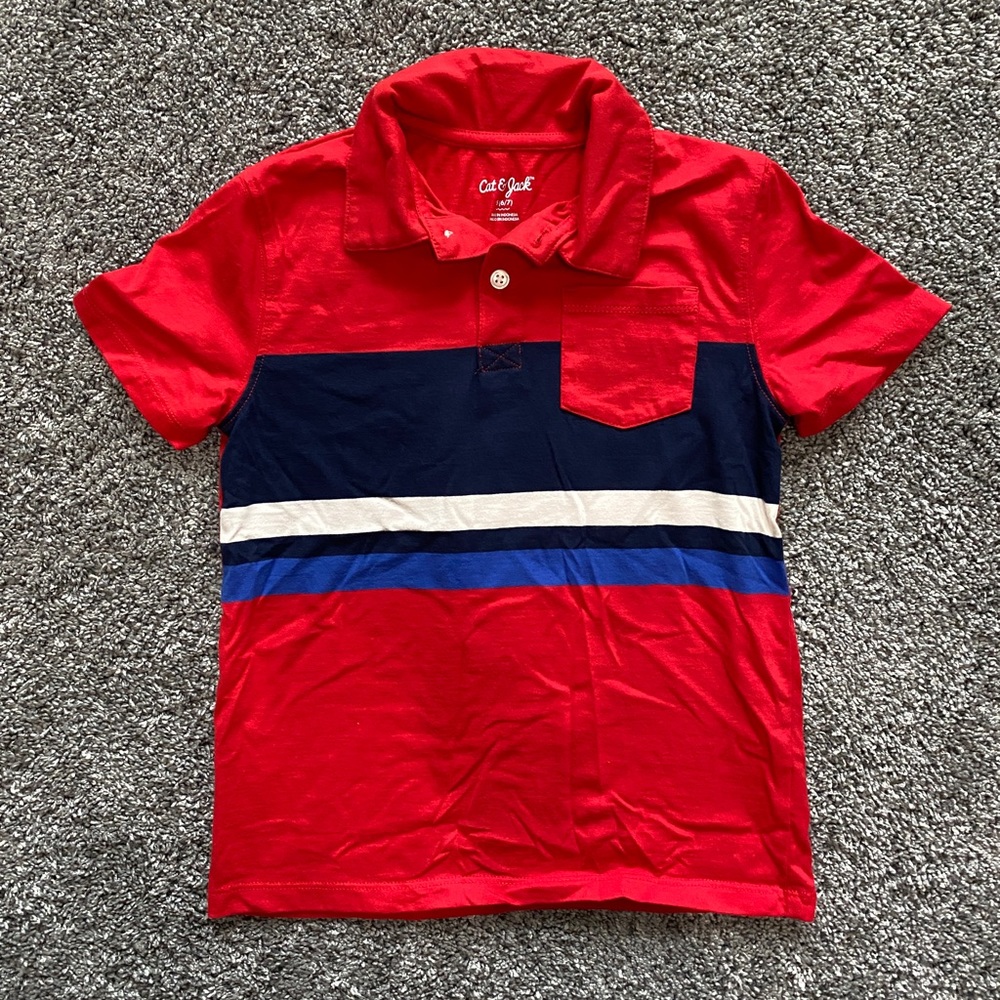Boys Cat & Jack short sleeved polo shirt size s (6-7)